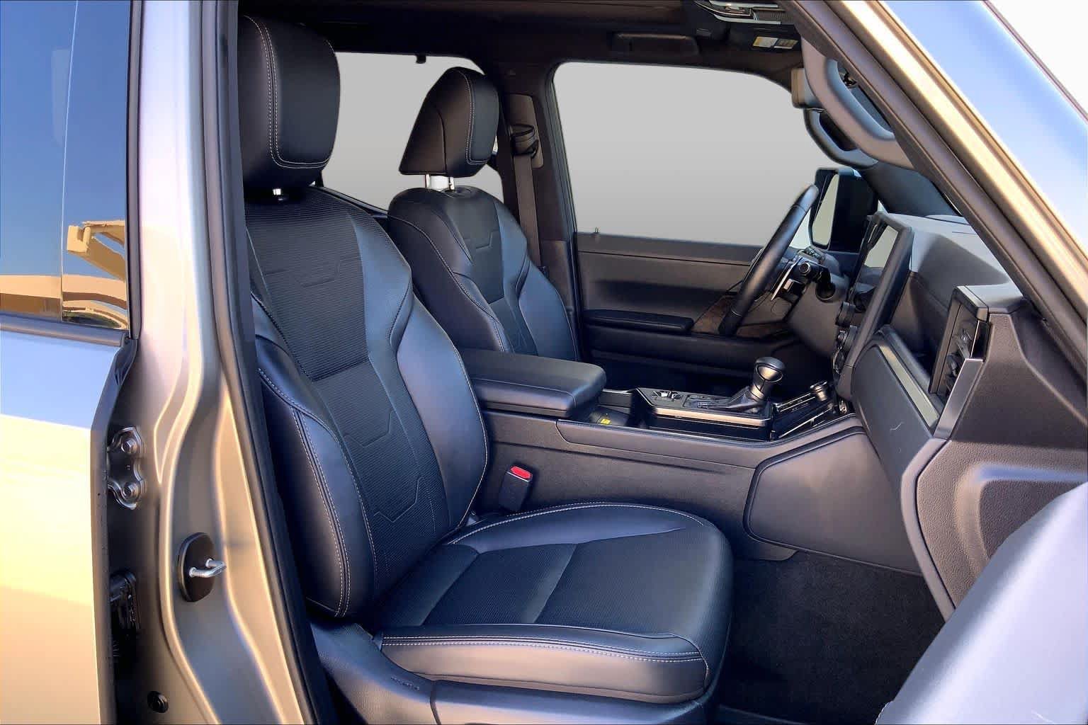 Used 2025 Lexus GX 550 w/ Accessory Package (2T) AWD/4WD image 9