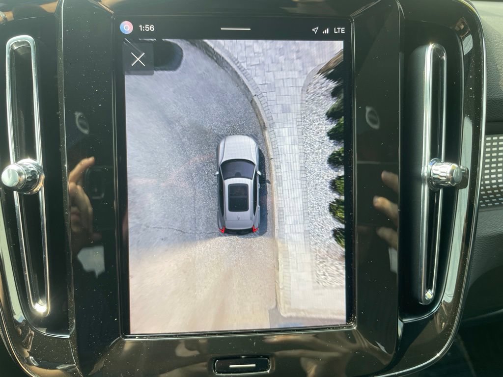 Certified 2025 Volvo XC40 B5 Plus AWD/4WD image 26
