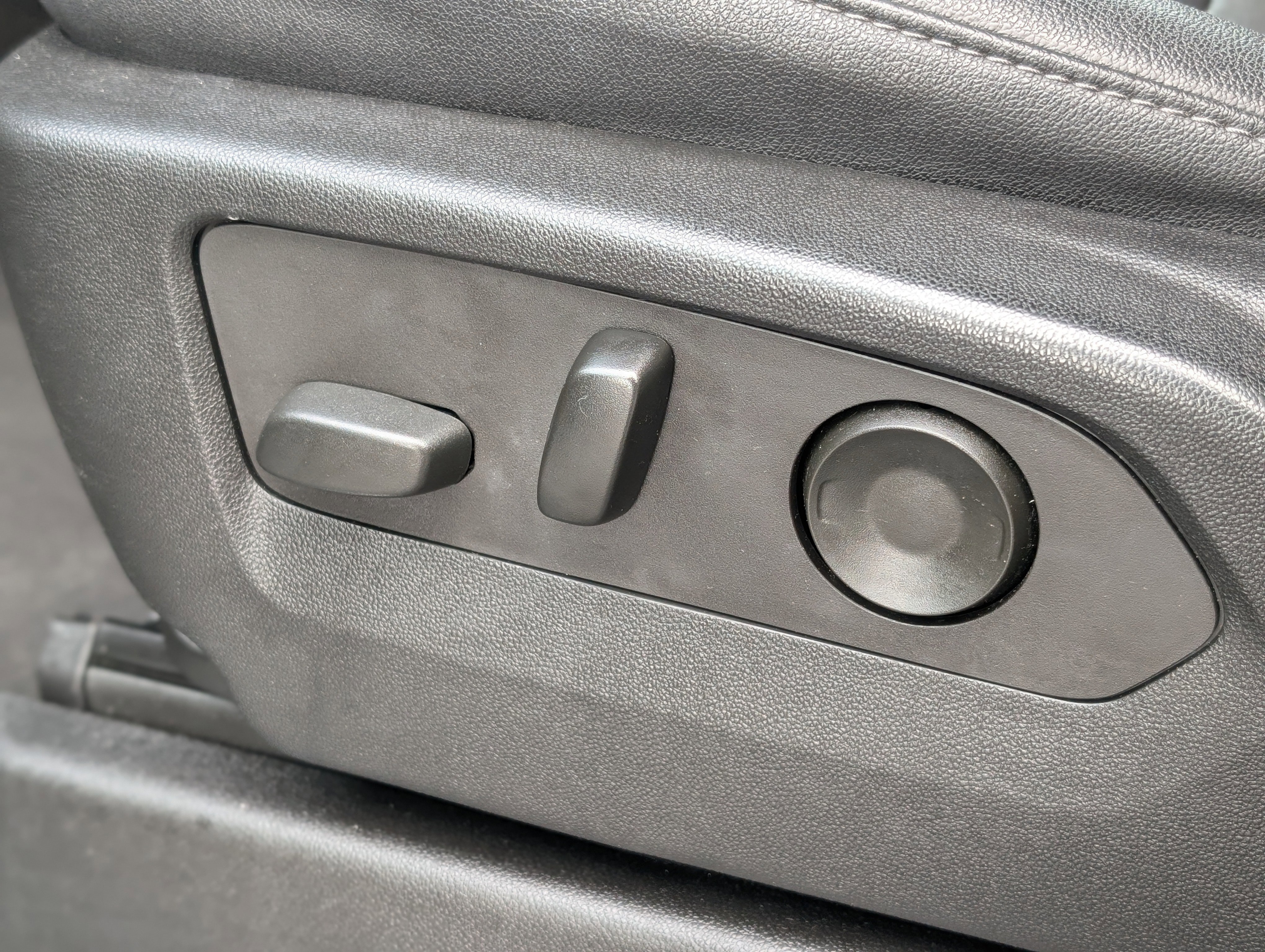 Used 2022 Chevrolet Tahoe LT image 32