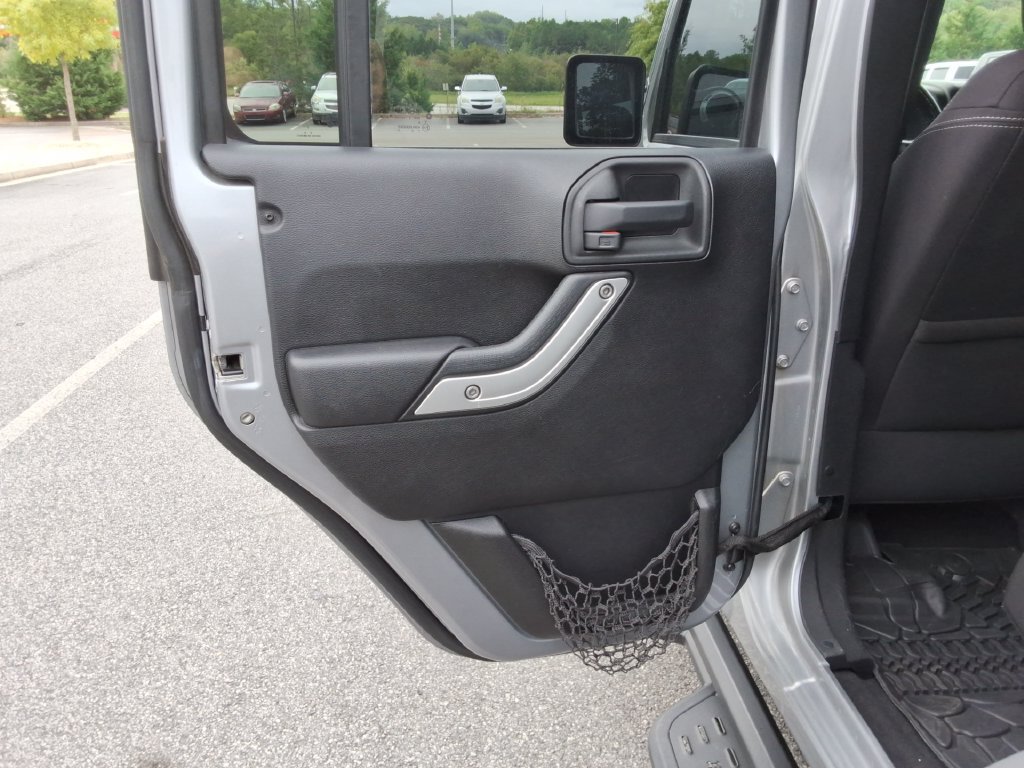 Used 2014 Jeep Wrangler Unlimited Sahara w/ Max Tow Package AWD/4WD image 20