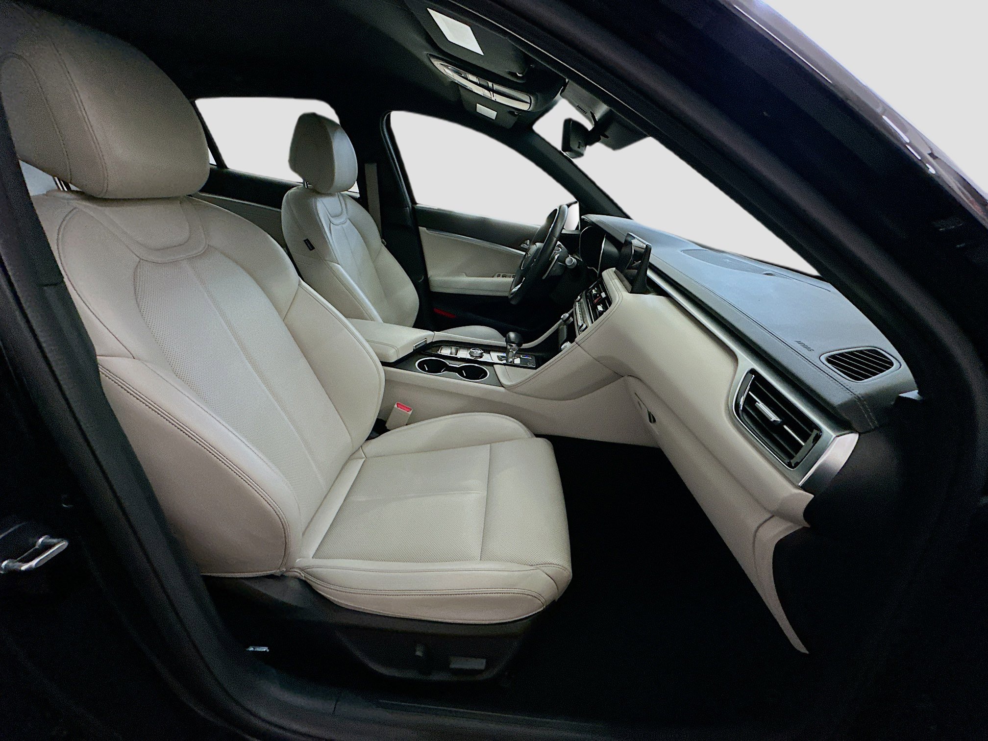 Used 2025 Genesis G70 2.5T image 32