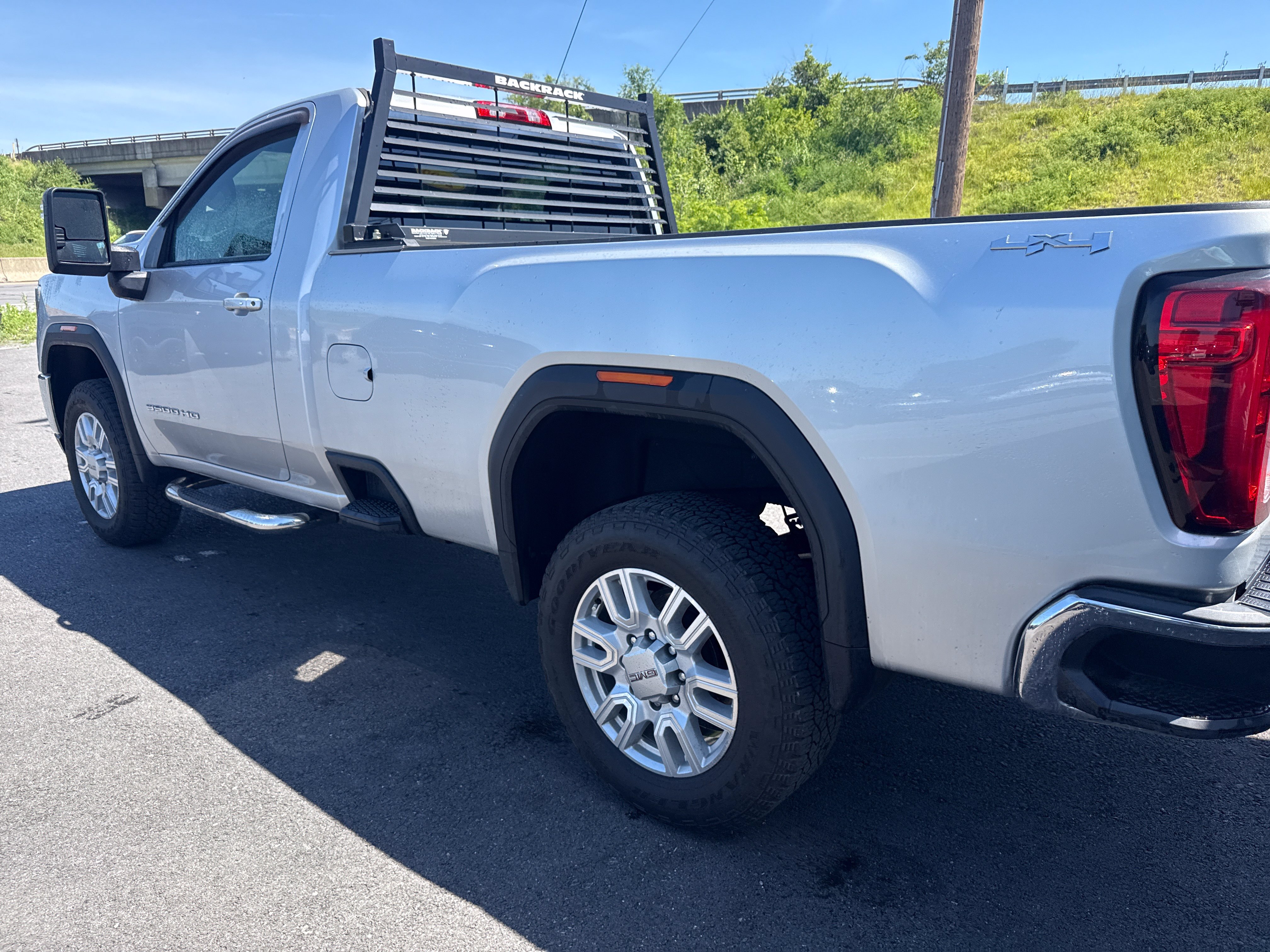 Used 2022 GMC Sierra 3500 SLE w/ SLE Convenience Package AWD/4WD image 3