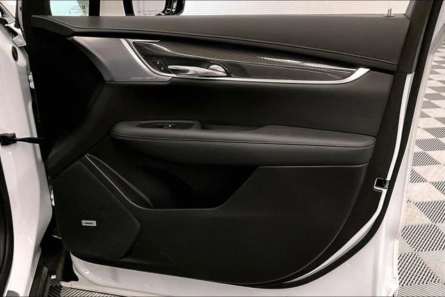 Used 2024 Cadillac XT6 Sport w/ LPO, ONYX Package AWD/4WD image 22
