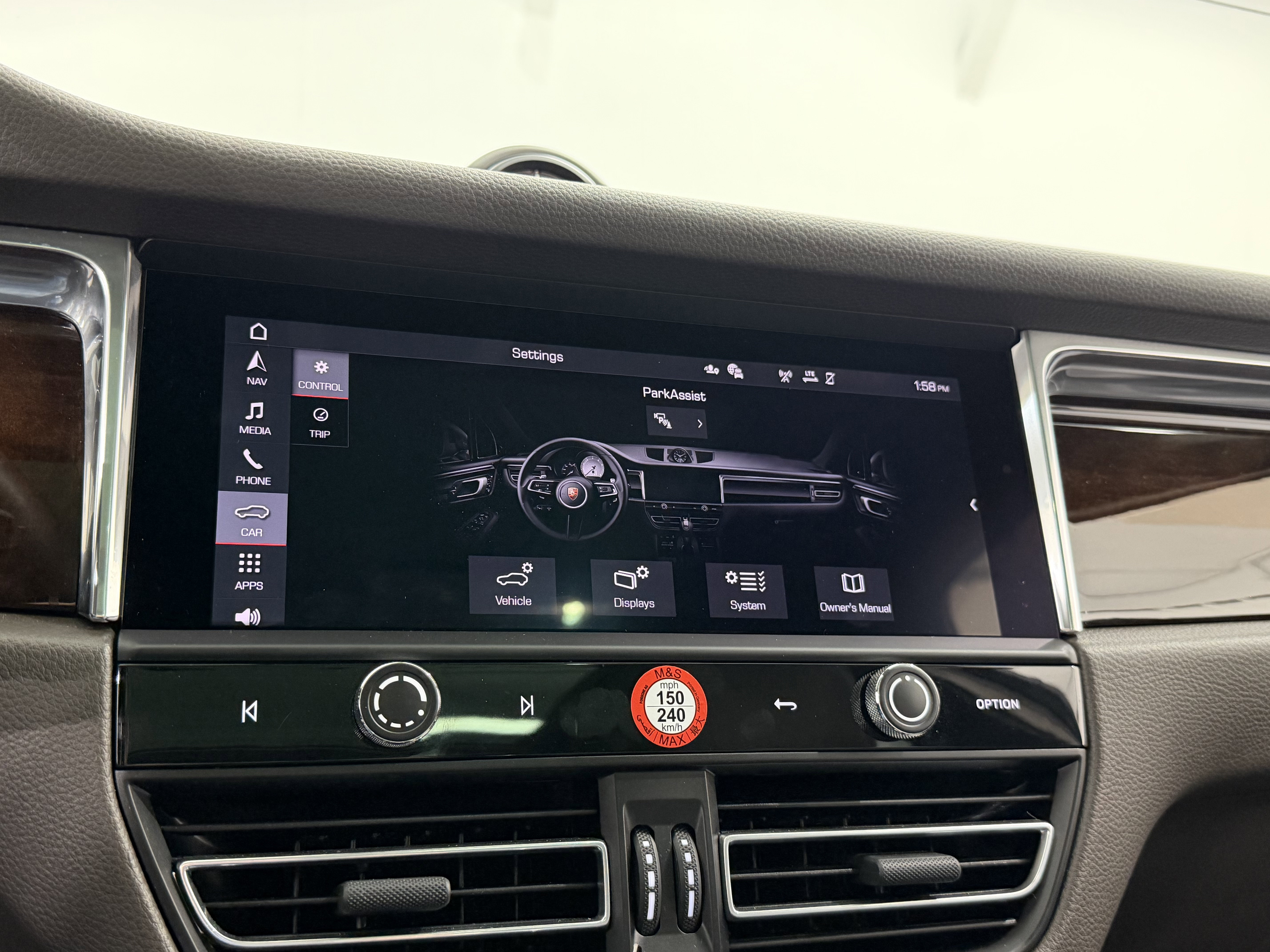 Certified 2025 Porsche Macan image 42