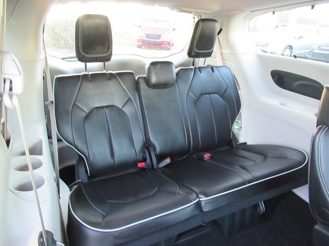 Used 2024 Chrysler Pacifica Limited image 31