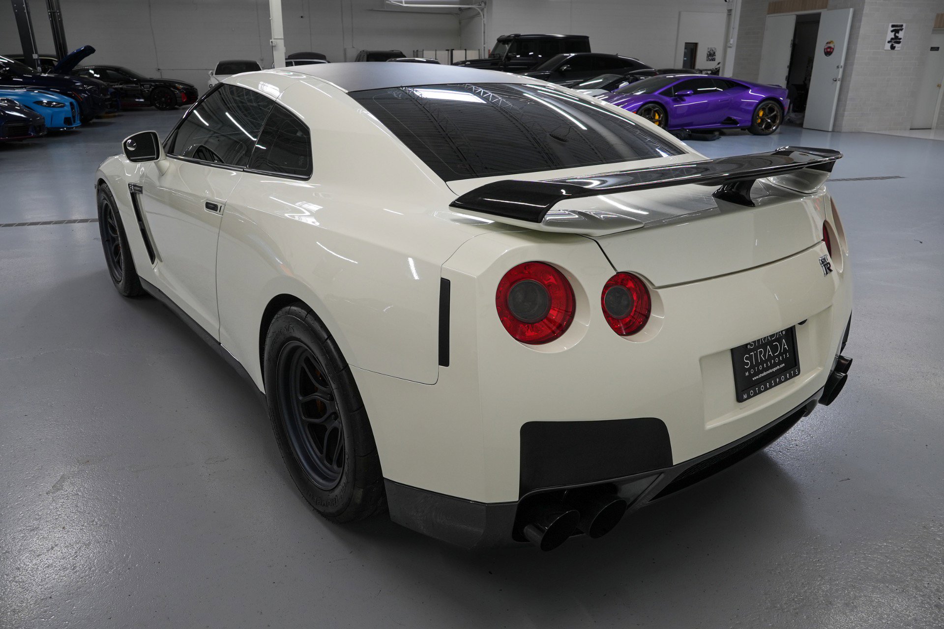 Used 2009 Nissan GT-R Premium AWD/4WD image 8