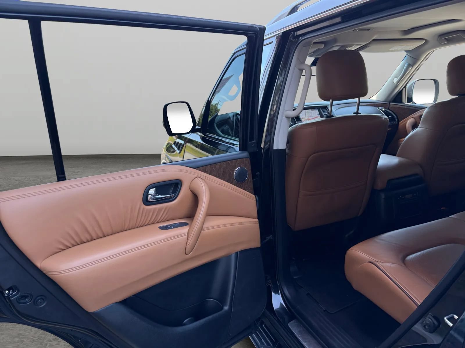 Used 2016 INFINITI QX80 4WD w/ All Season Package image 14