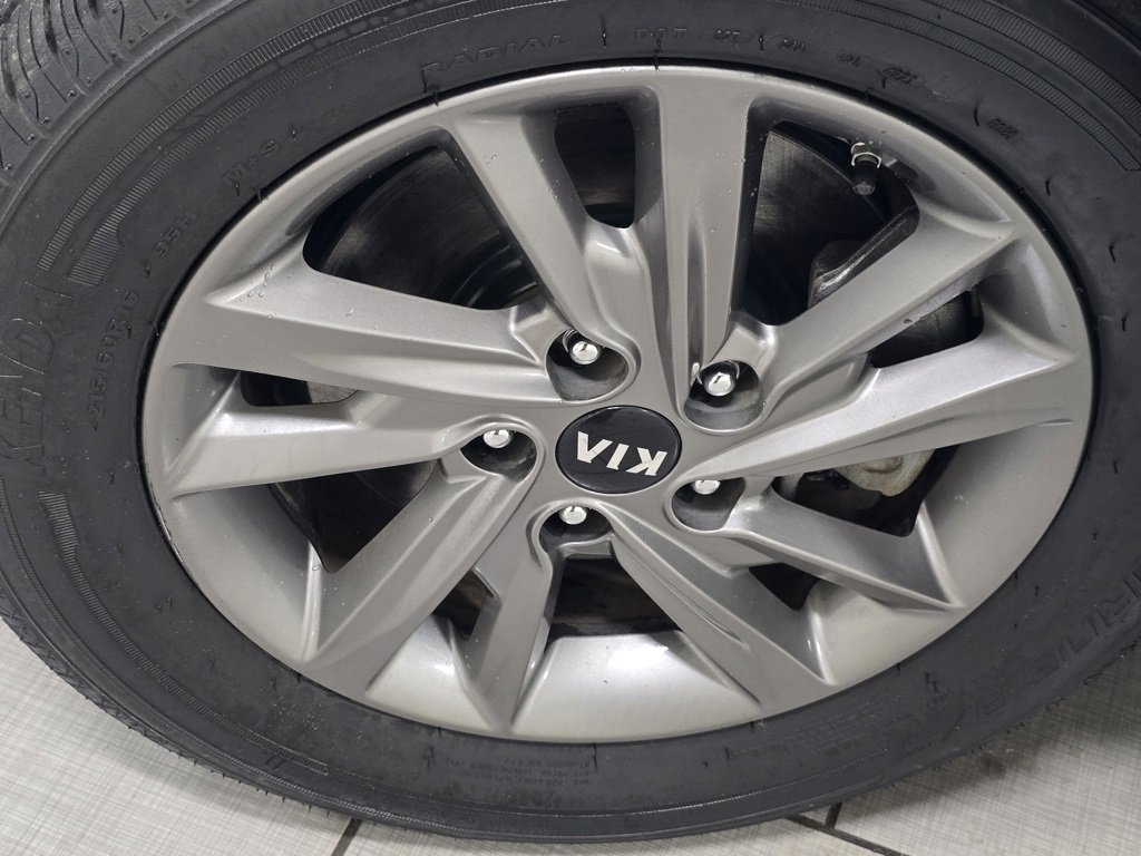 Used 2020 Kia Optima LX image 7