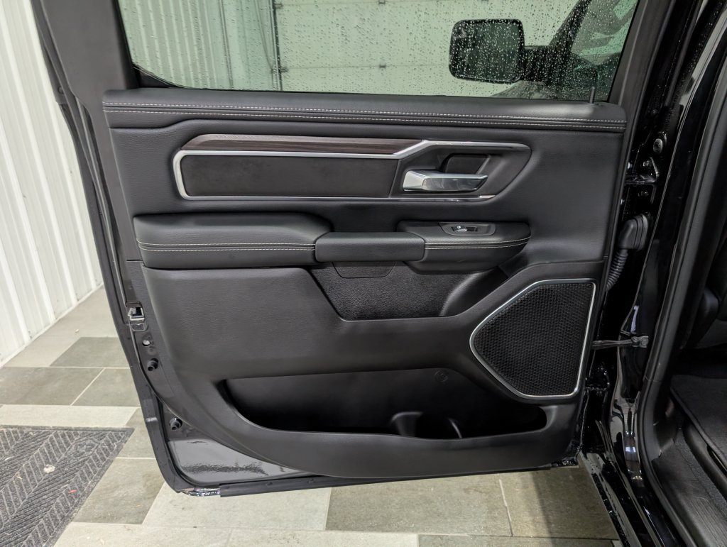 Used 2026 RAM 1500 Laramie AWD/4WD image 9