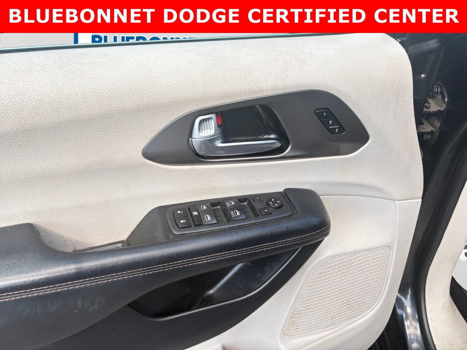 Used 2020 Chrysler Pacifica Touring-L FWD image 10