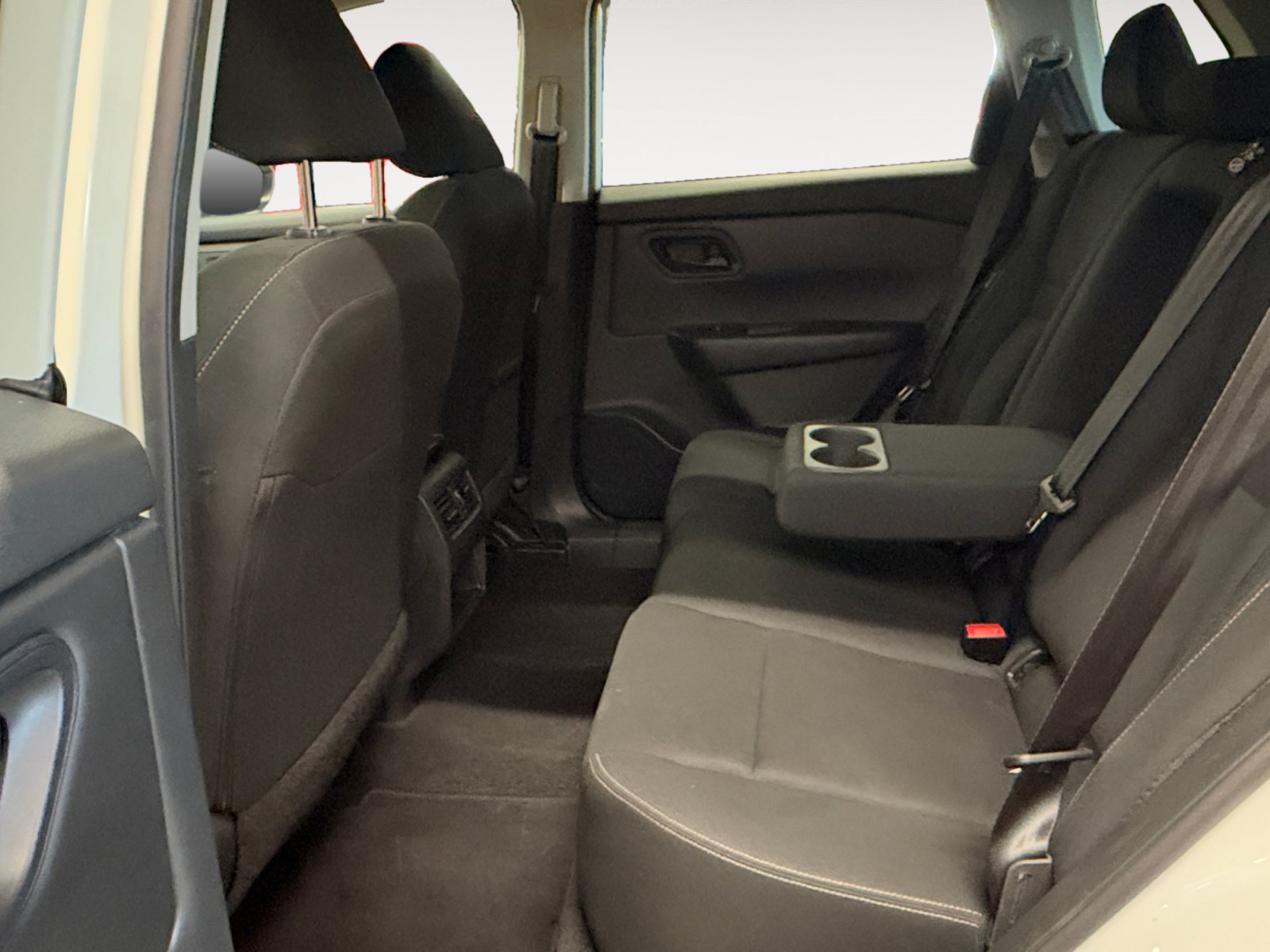 Used 2024 Nissan Rogue S FWD image 23