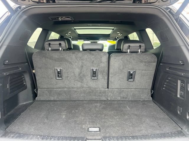 Used 2025 Buick Enclave Avenir w/ LPO, Floor Liner Package AWD/4WD image 18
