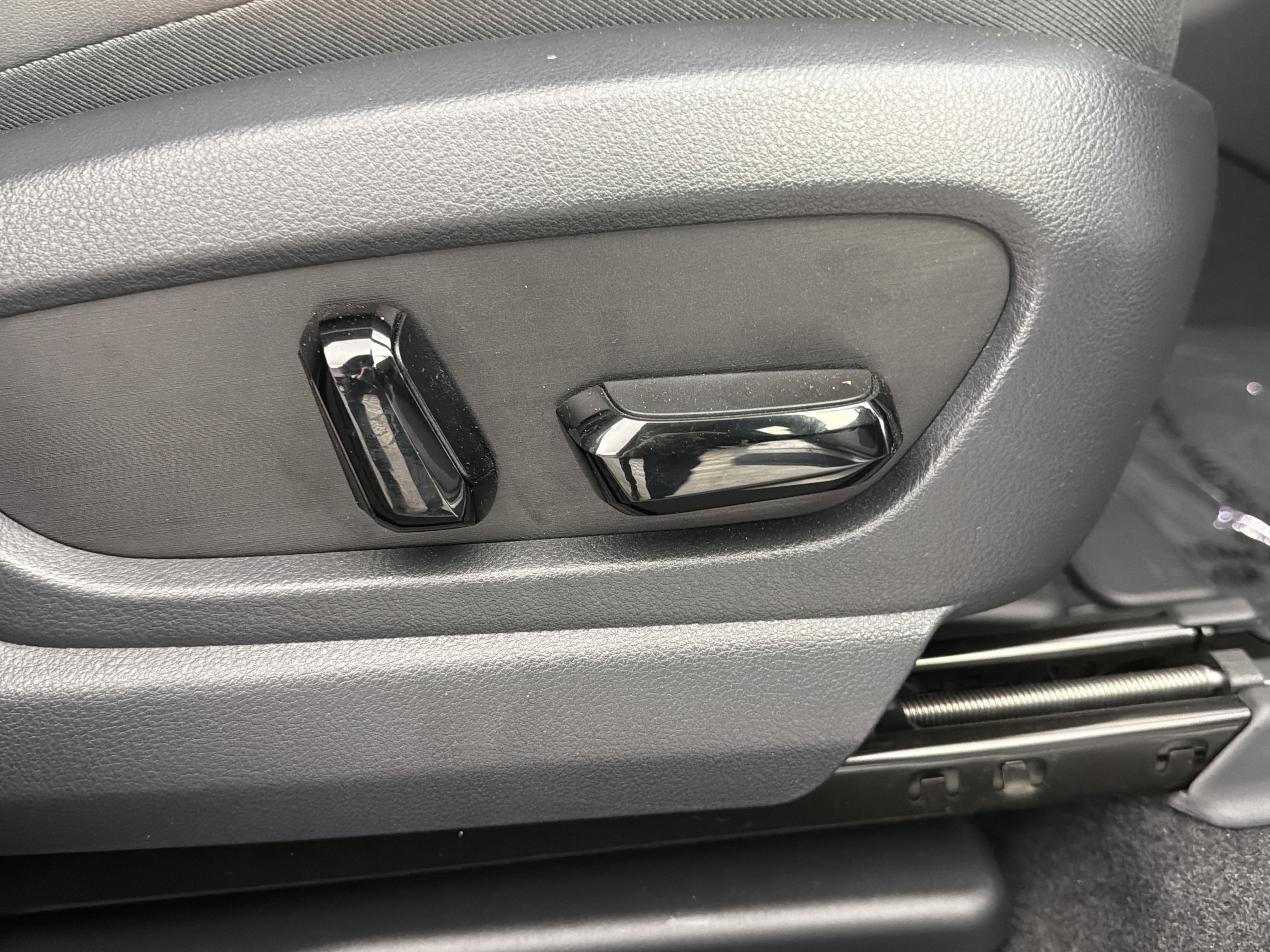 Used 2025 Lexus RZ 450e w/ Accessory Package (2T) AWD/4WD image 29