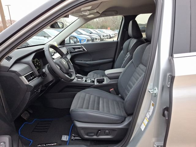 New 2025 Mitsubishi Outlander SE image 8