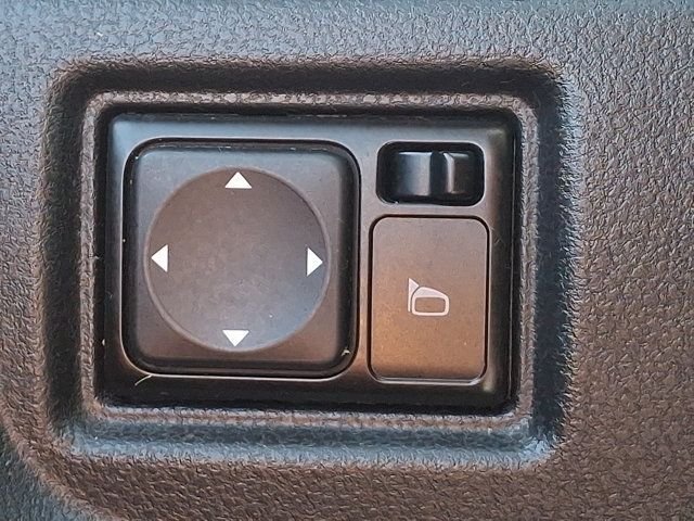 Used 2014 Nissan Versa Note SV w/ SL Package FWD image 24
