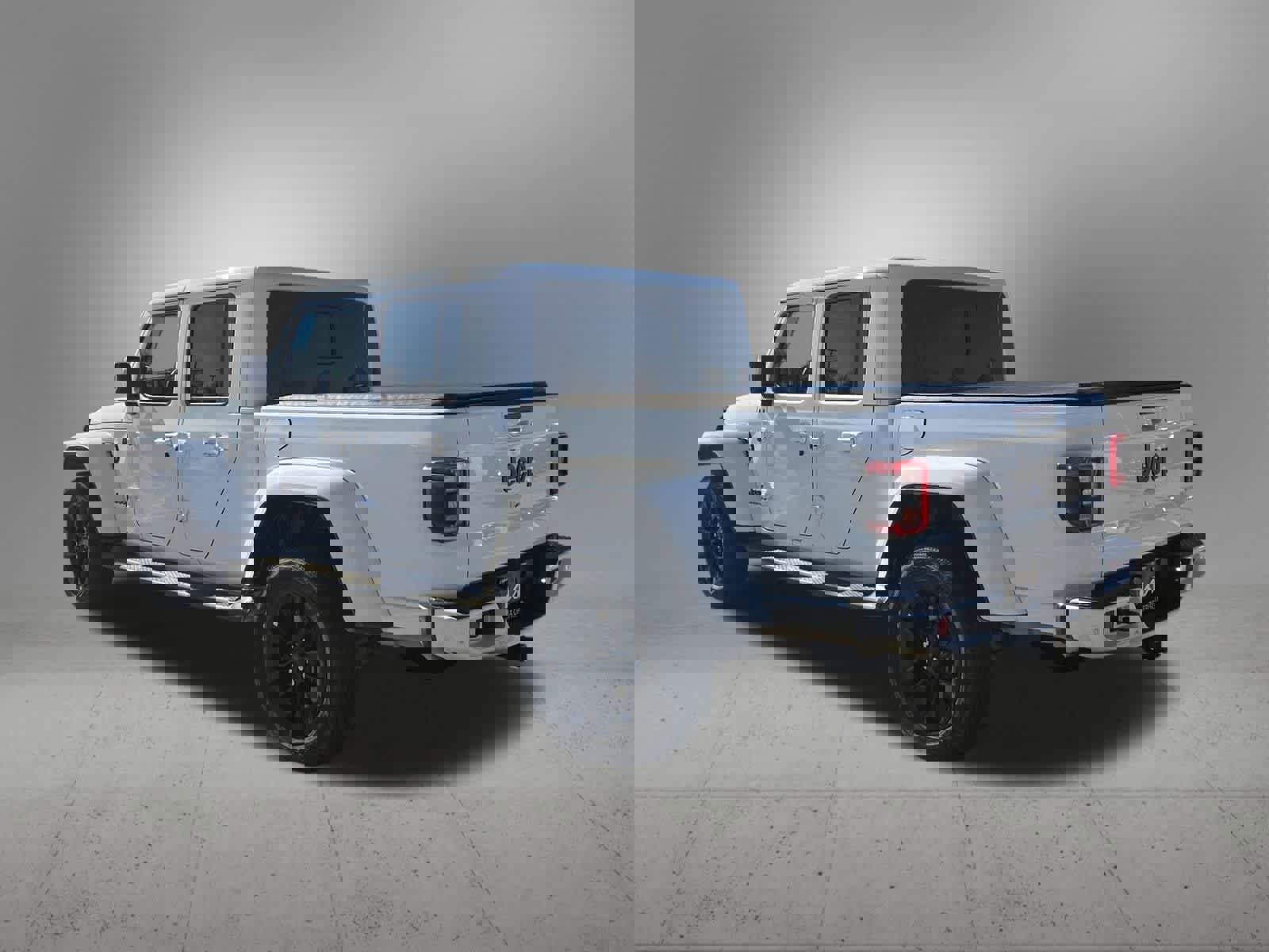 Used 2023 Jeep Gladiator Overland image 4