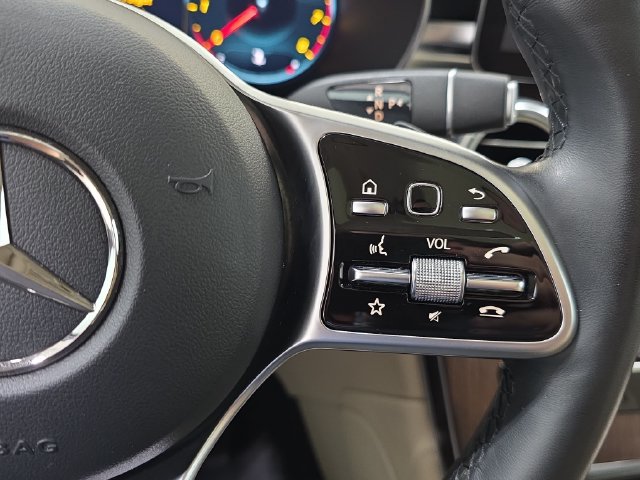 Used 2022 Mercedes-Benz GLC 300 4MATIC image 17