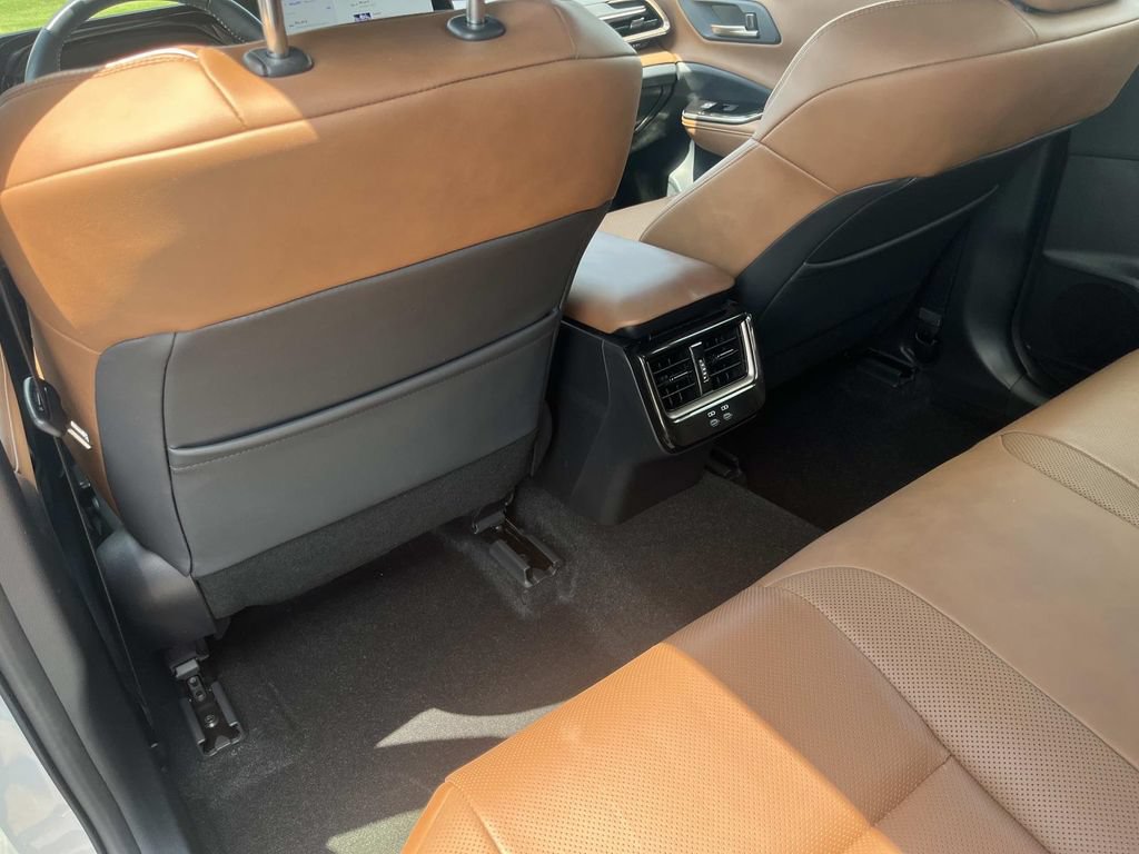 Used 2025 Toyota Crown Signia AWD/4WD image 18