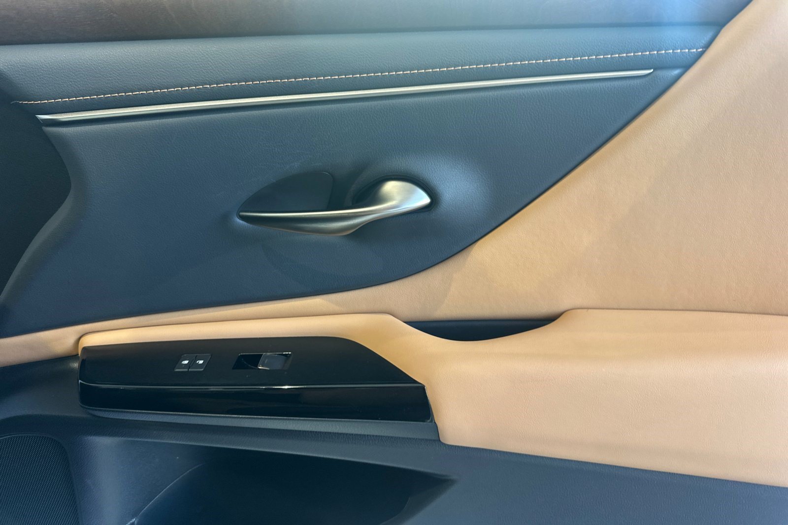 Certified 2024 Lexus ES 300h w/ Premium Package FWD image 20