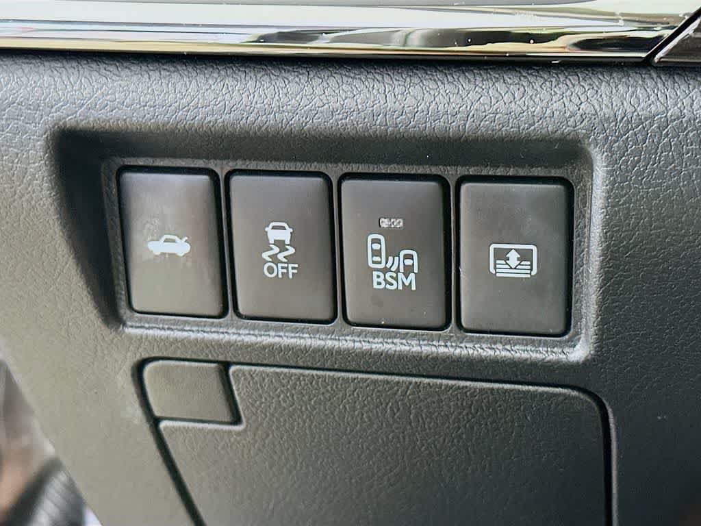 Used 2013 Toyota Avalon Limited FWD image 27