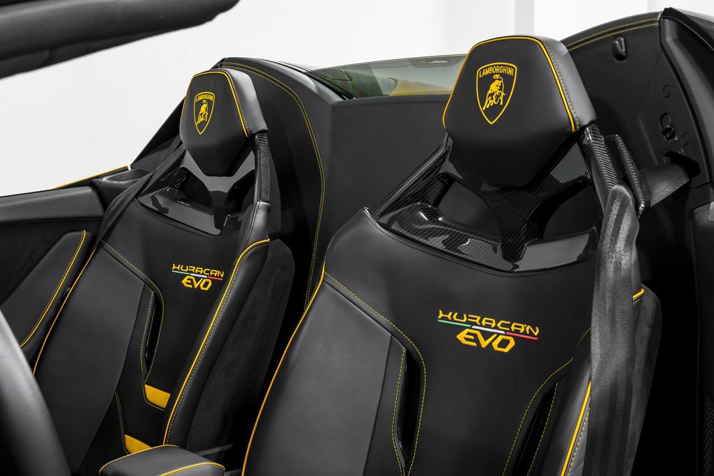 Used 2022 Lamborghini Huracan EVO RWD image 19