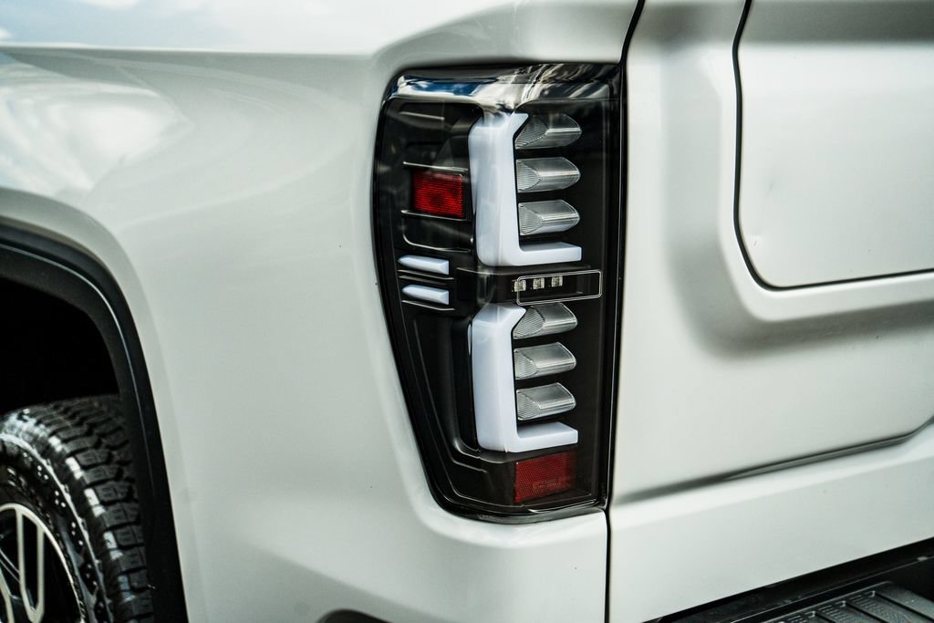 Used 2022 GMC Sierra 1500 AT4 w/ AT4 Premium Package AWD/4WD image 8