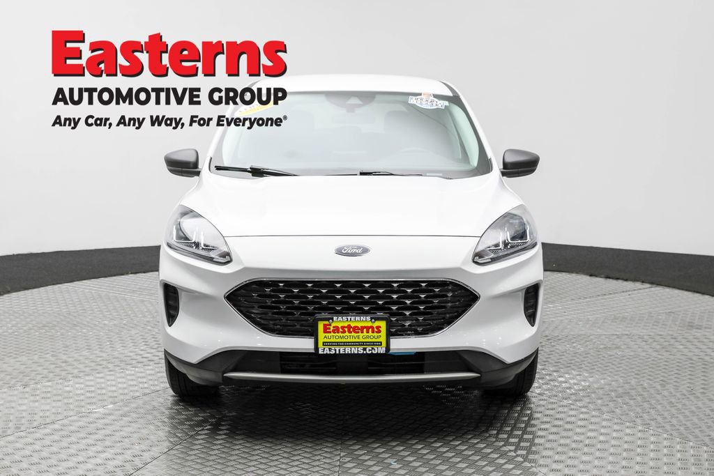 Used 2022 Ford Escape SE image 2