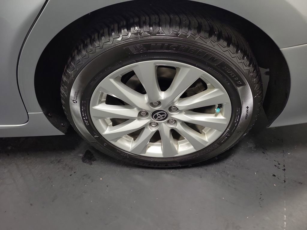 Used 2020 Toyota Camry LE image 10