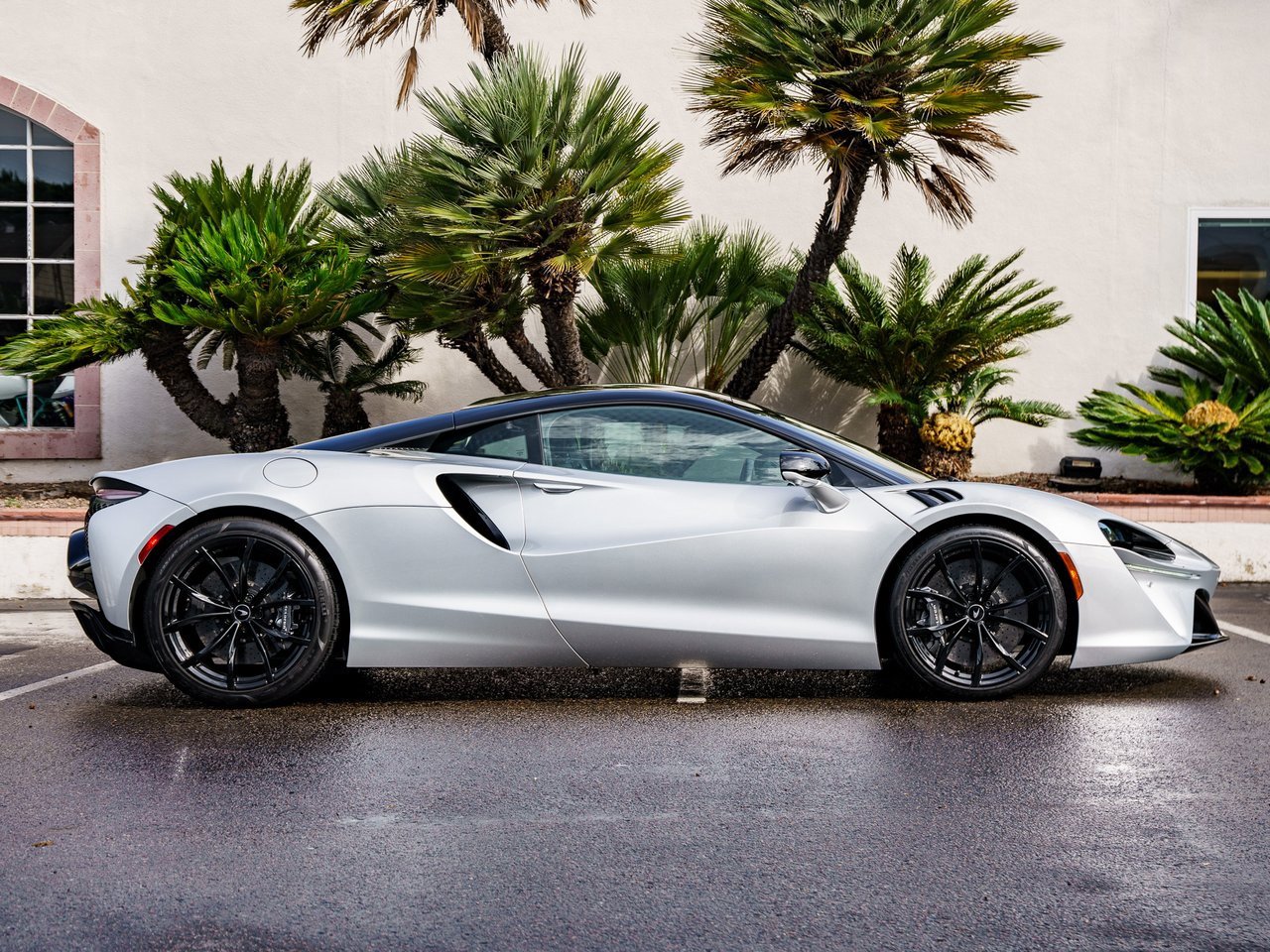 Used 2023 McLaren Artura image 3