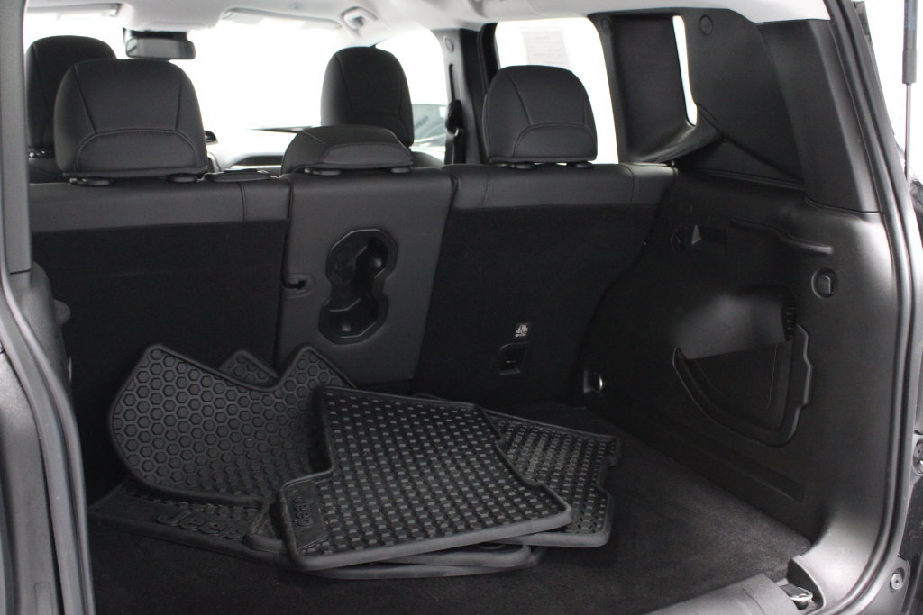 Used 2022 Jeep Renegade Limited AWD/4WD image 18