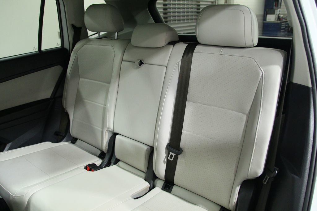 Used 2021 Volkswagen Tiguan SE w/ Panoramic Sunroof Package AWD/4WD image 28