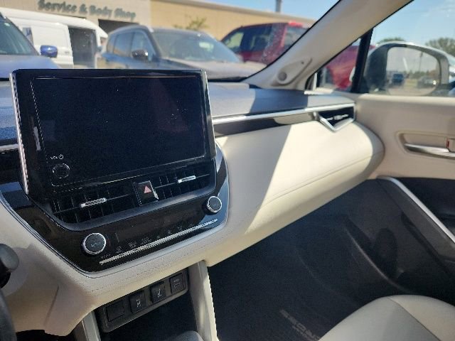 Used 2024 Toyota Corolla Cross XLE AWD/4WD image 6