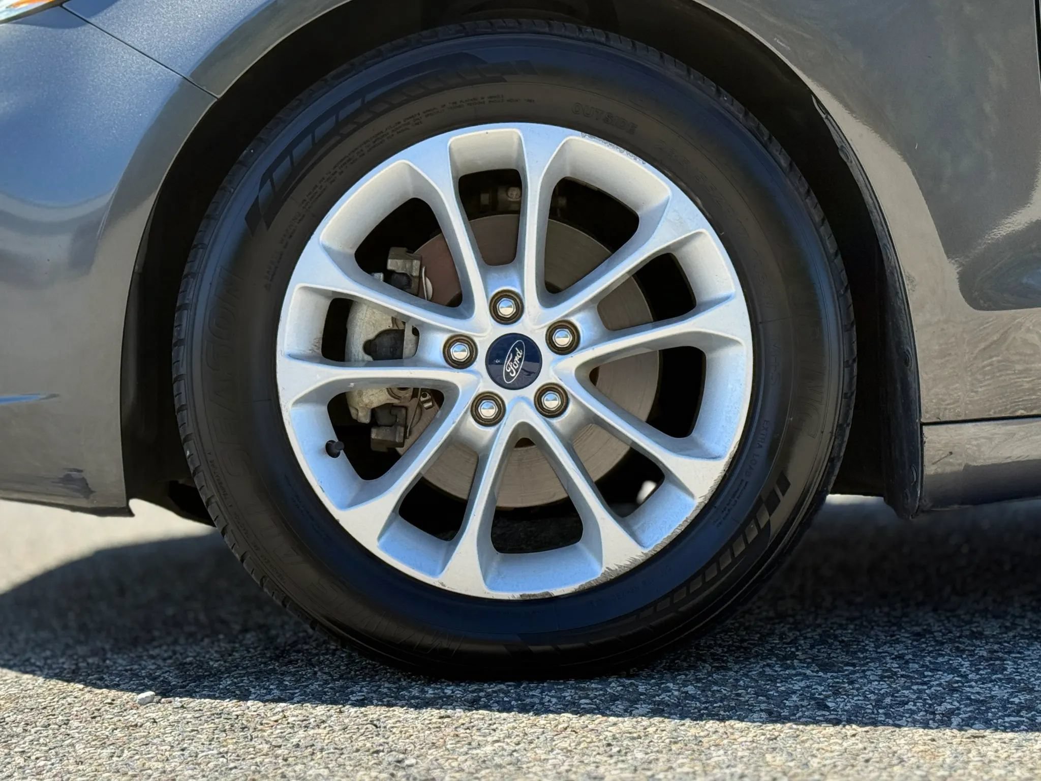 Used 2019 Ford Fusion SE FWD image 30