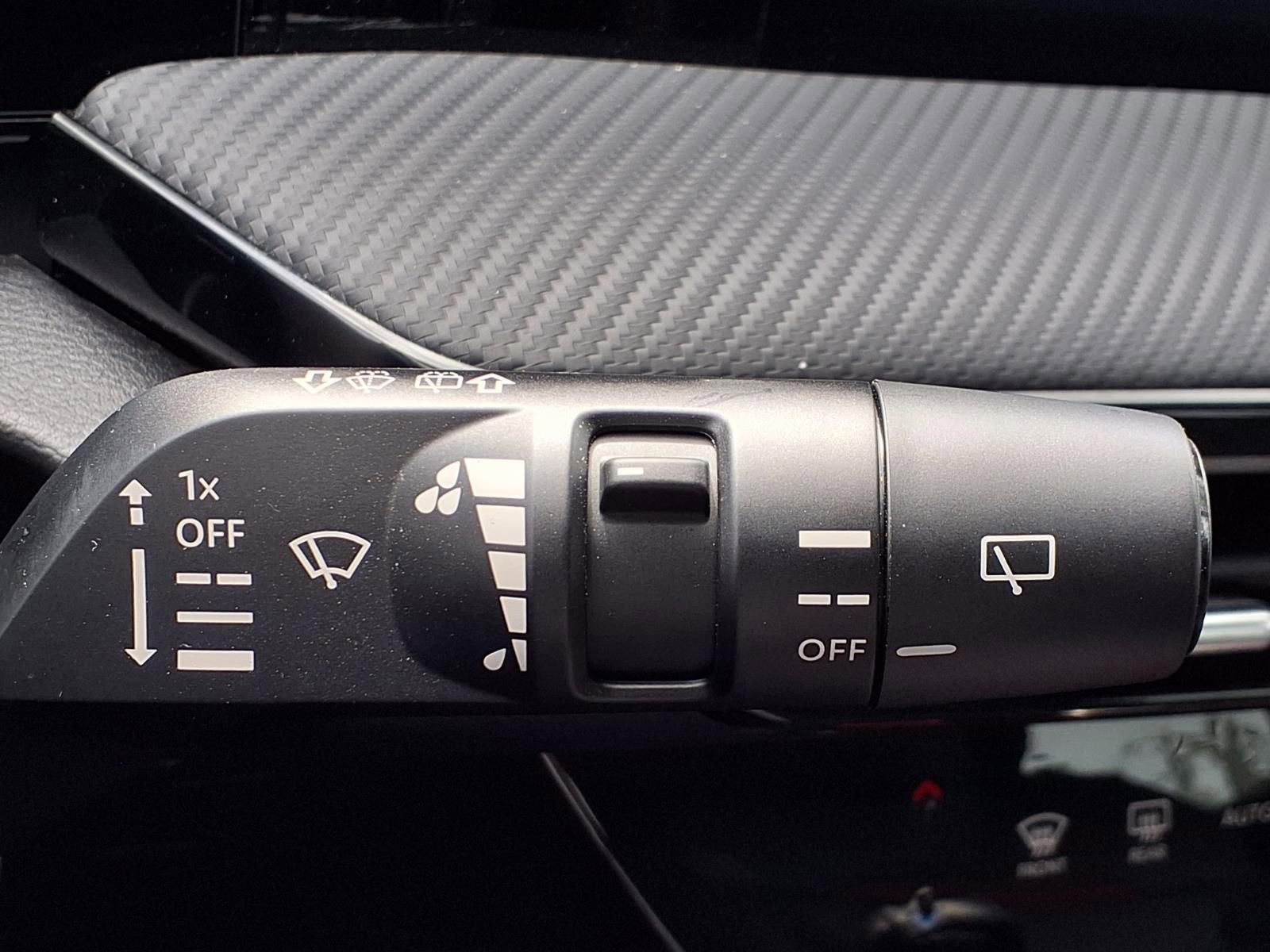 Used 2025 Nissan Kicks SR AWD/4WD image 16