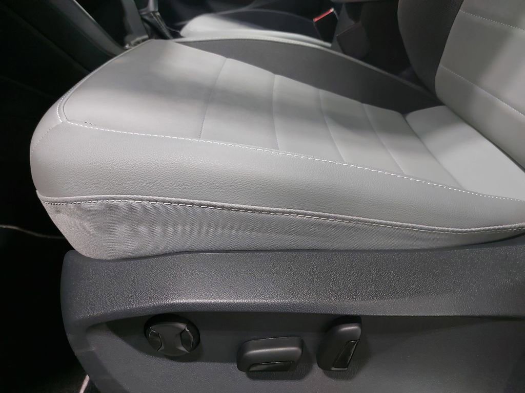 Used 2023 Volkswagen Taos SE w/ Panoramic Sunroof Package AWD/4WD image 28