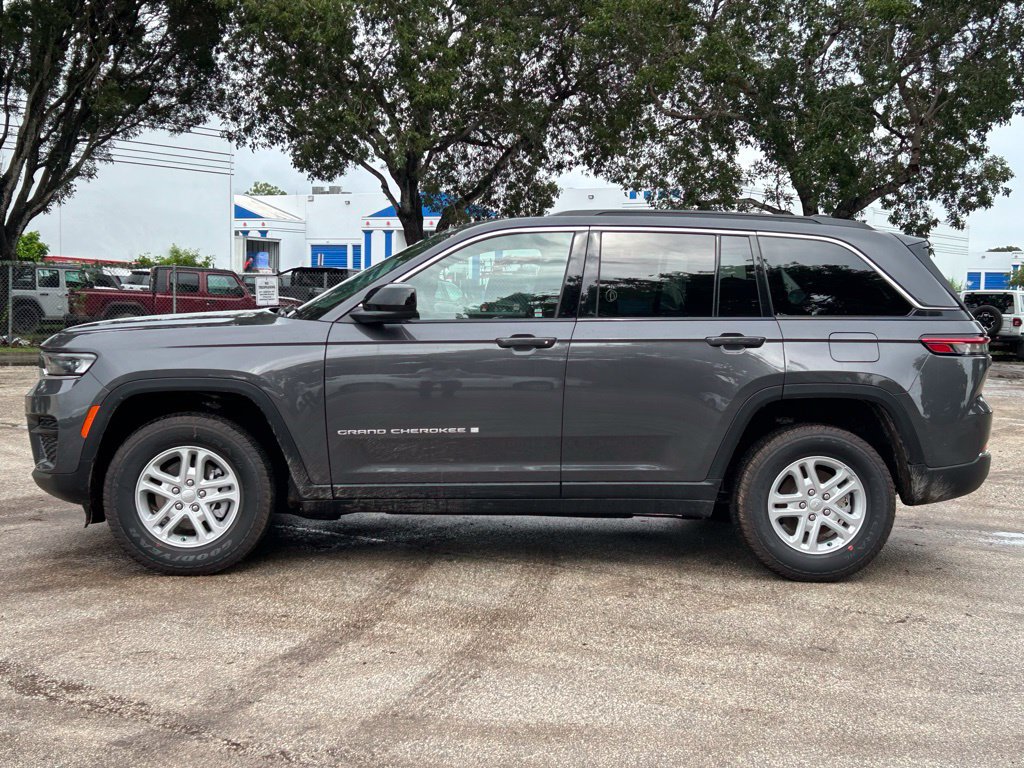 New 2024 Jeep Grand Cherokee Laredo AWD/4WD image 7