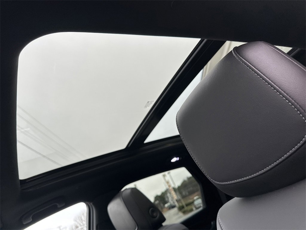 Certified 2022 Cadillac XT5 Premium Luxury w/ LPO, ONYX Package image 37