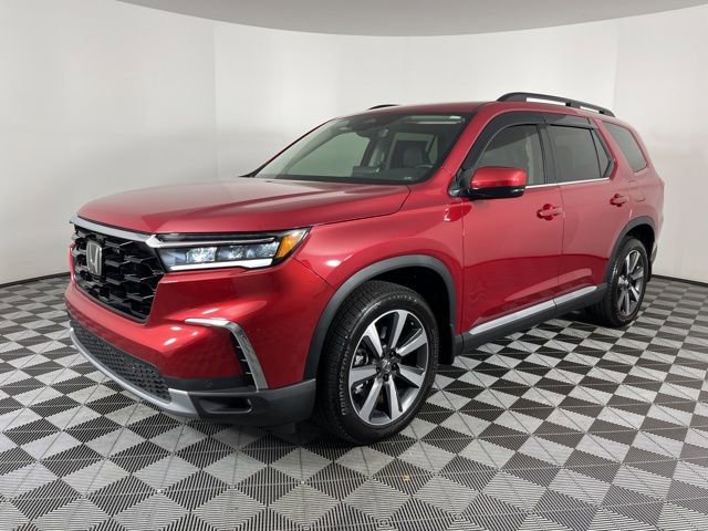 Used 2025 Honda Pilot Touring image 4