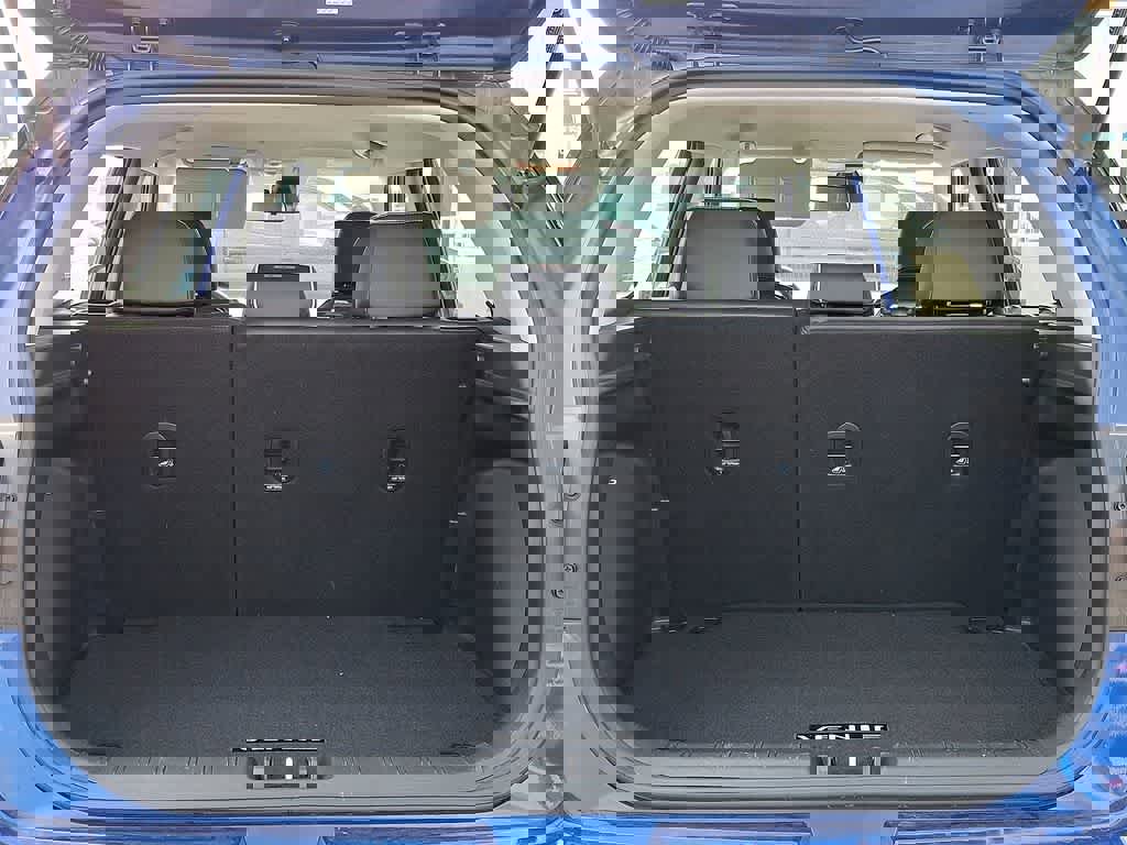 Used 2024 Hyundai Venue Limited image 28