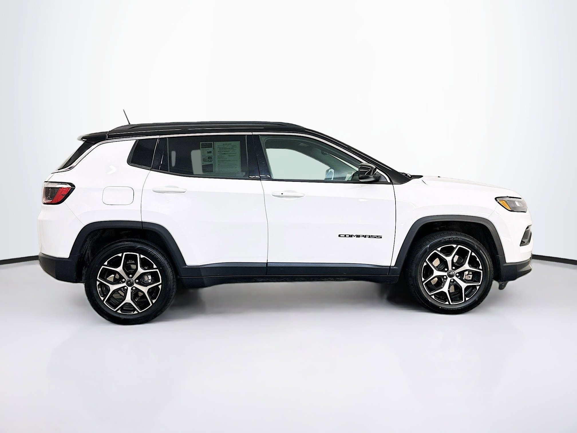 Used 2025 Jeep Compass Limited image 10