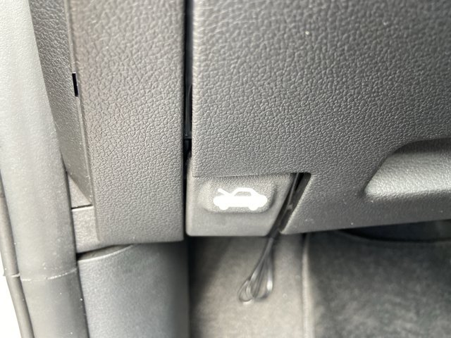 Used 2025 Hyundai Venue SEL FWD image 44