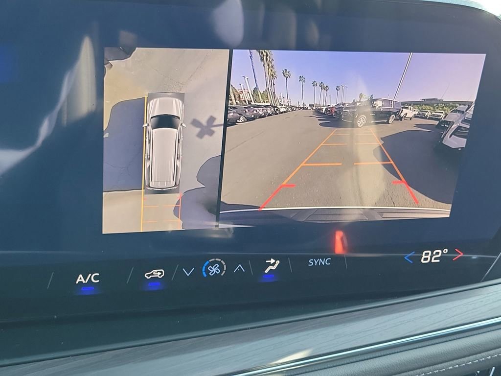 New 2026 Chevrolet Suburban LS image 9