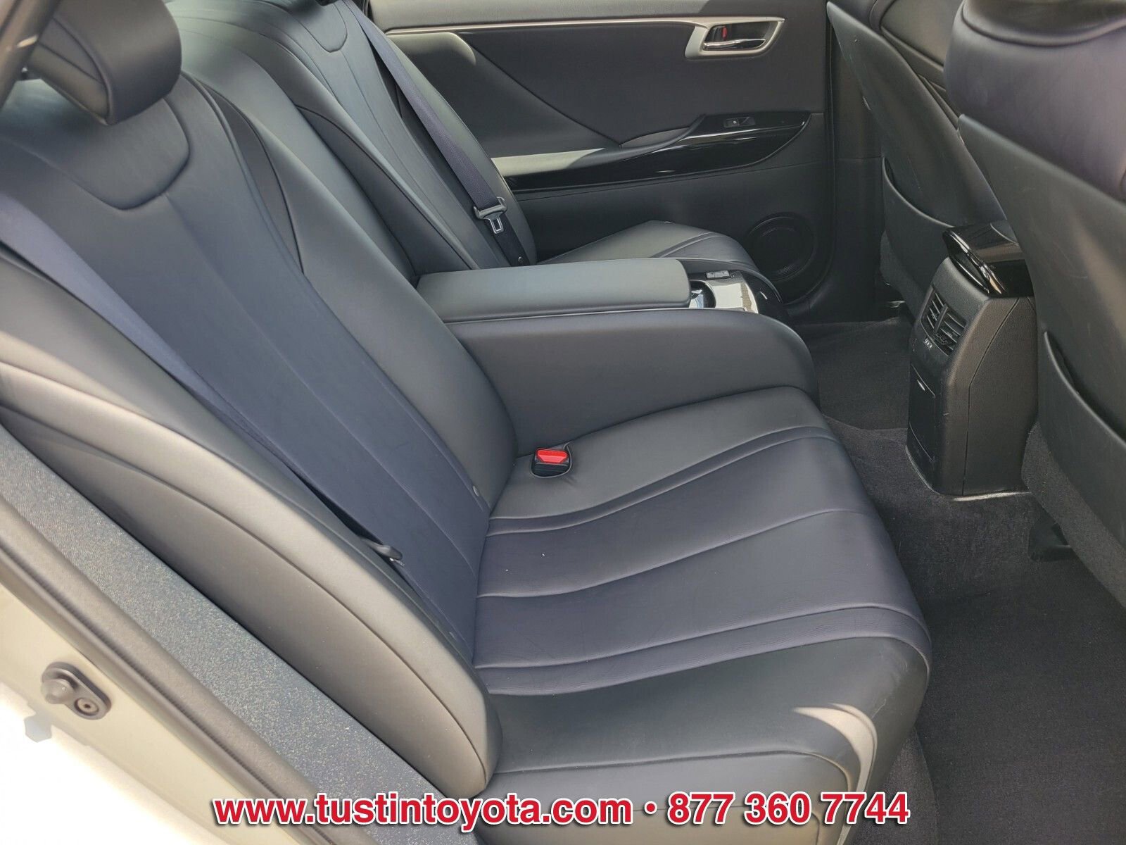 Certified 2019 Toyota Mirai Base image 14