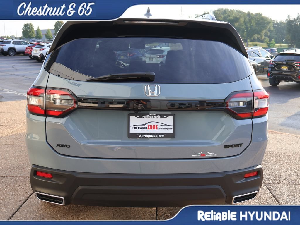 Used 2025 Honda Pilot Sport image 5