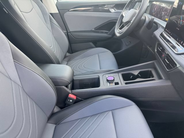 New 2026 Volkswagen Tiguan SE FWD image 13