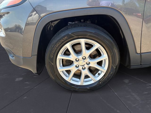 Used 2018 Jeep Cherokee Latitude Plus FWD image 14