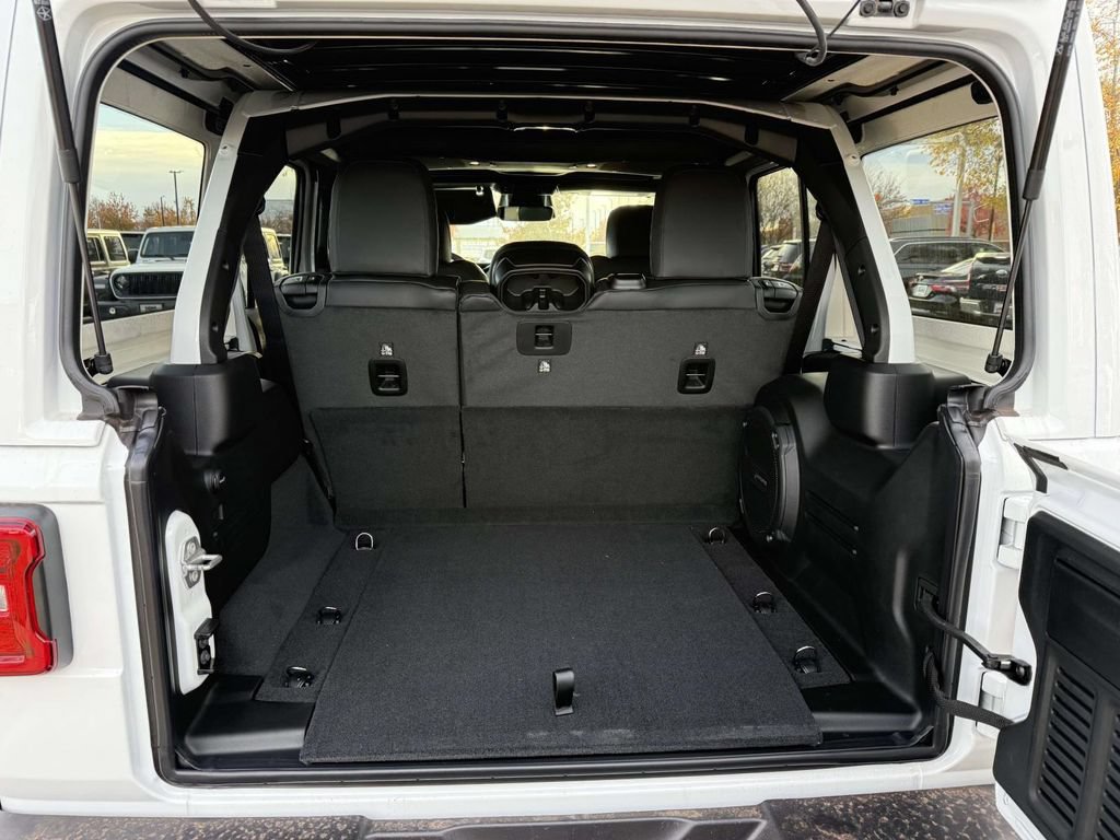 New 2026 Jeep Wrangler Unlimited Sahara AWD/4WD image 33