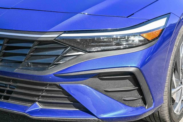 Certified 2025 Hyundai Elantra Sport image 12