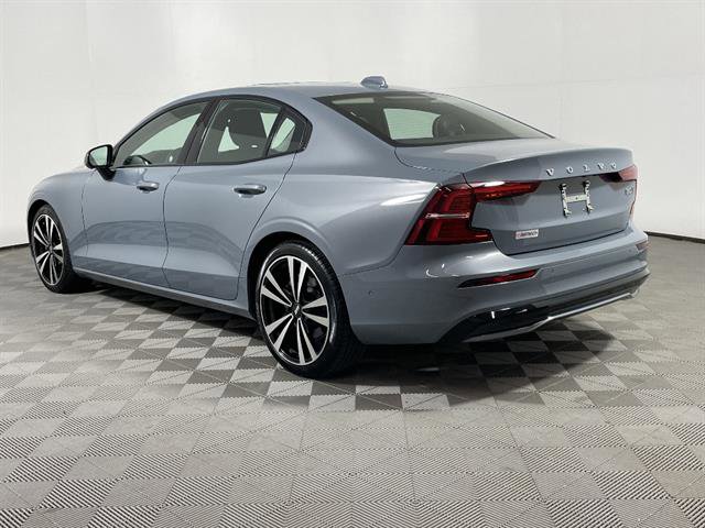 Used 2023 Volvo S60 B5 Plus image 5