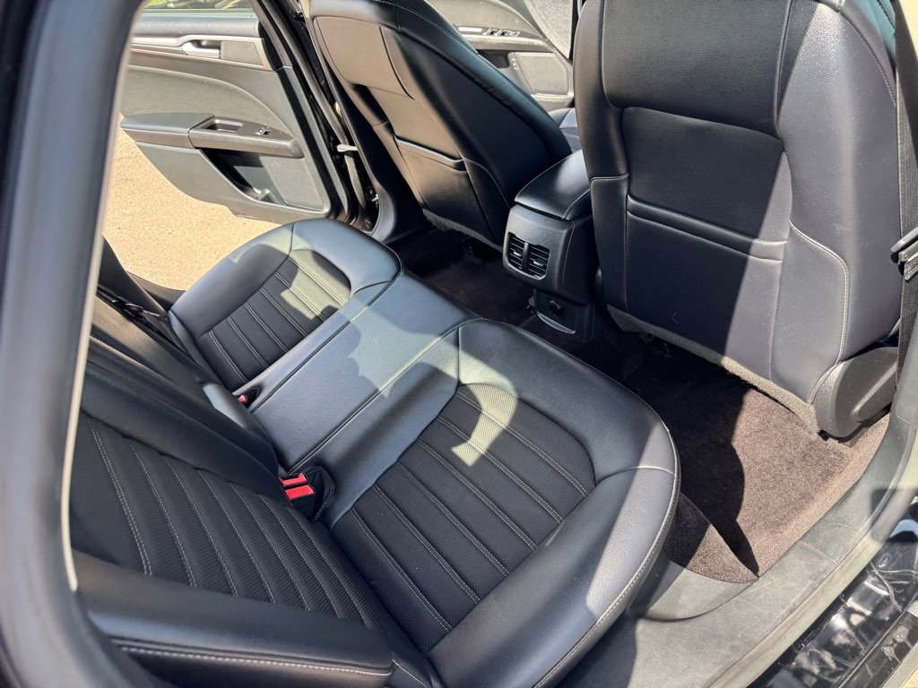 Used 2017 Ford Fusion SE w/ Equipment Group 601A image 29